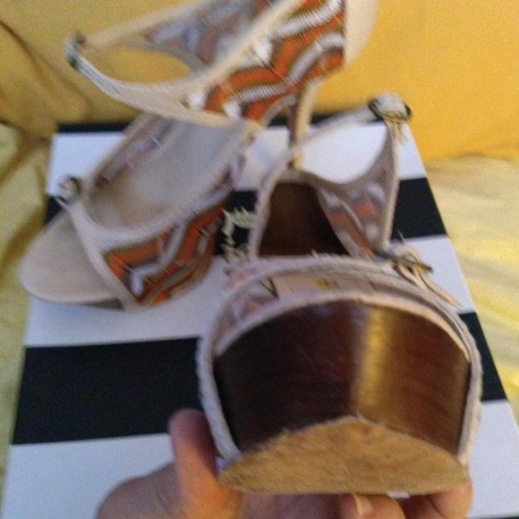 L. A. M. B By Gwen Stefani Verdu ankle strap Heels - Picture 6 of 9